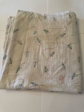 Aden + Anais Muslin Swaddle Blanket with Paper Airplane Print - Cream & Green
